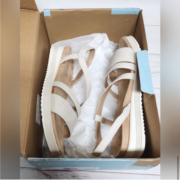 LifeStride Women's Zoe Sport Sandal- in bone color. 6.5W - Picture 7 of 7